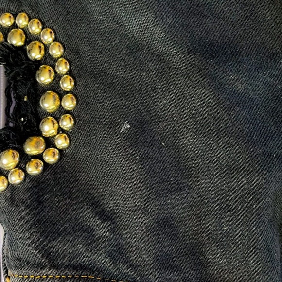 LEVI’s Holy Stud Cutoff Shorts - Picture 8 of 8